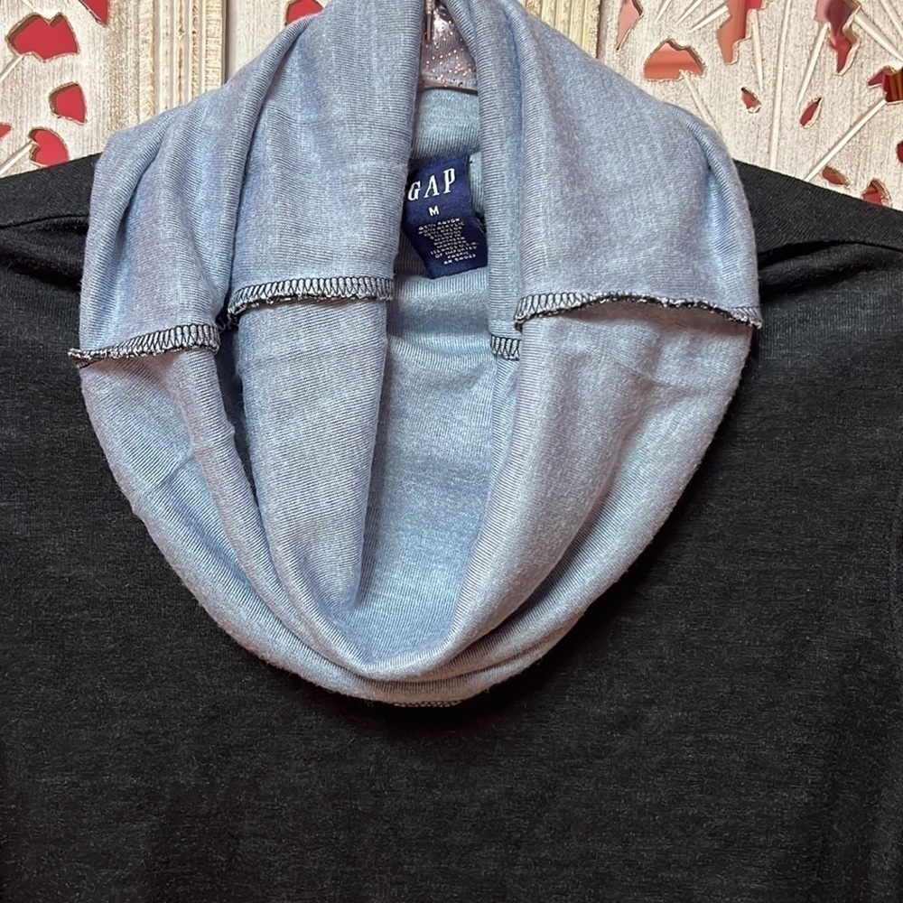 Gap Top - Picture 2 of 4